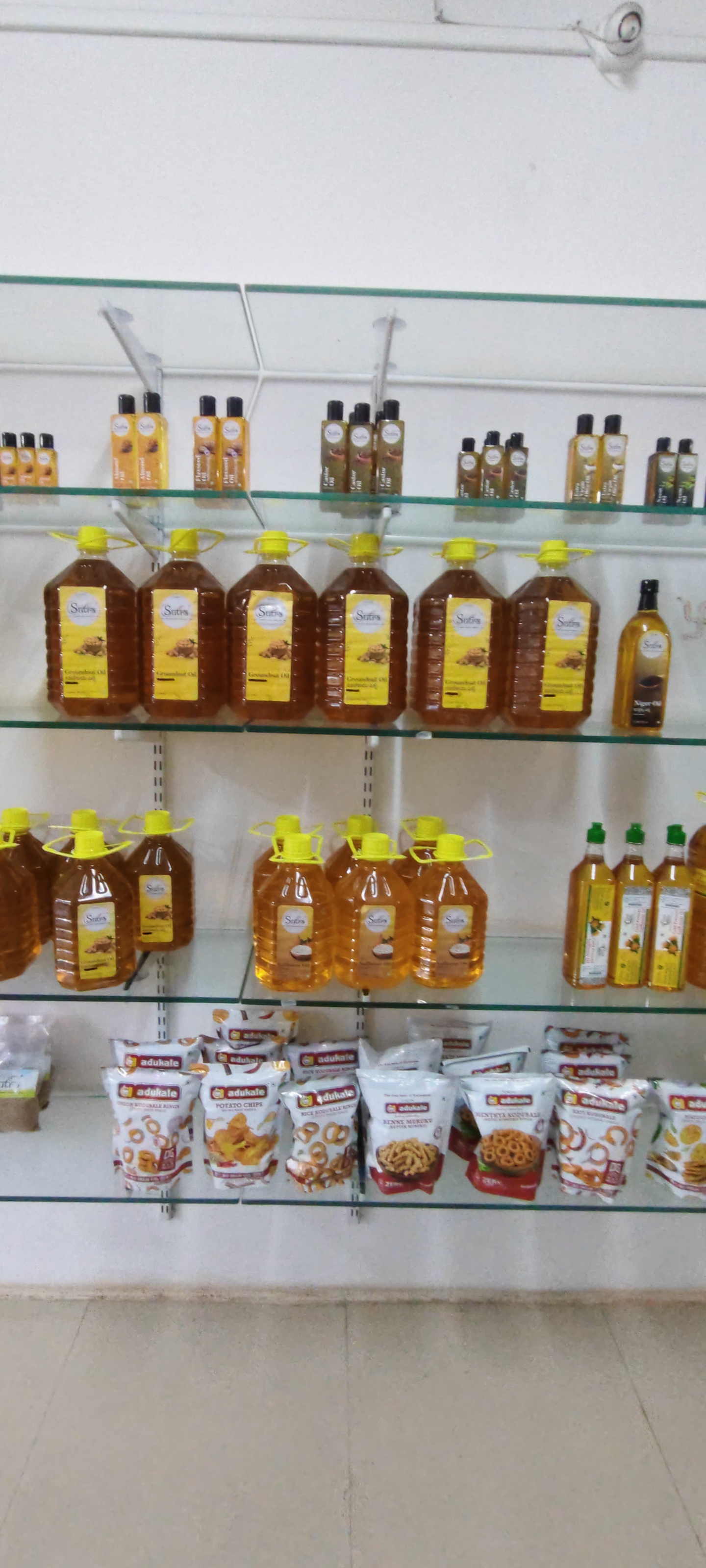 Wood pressed oils and organic groceries